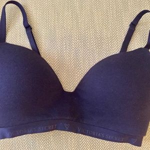 VICTORIA'S SECRET Lightly Lined T-shirt Bra 32DD